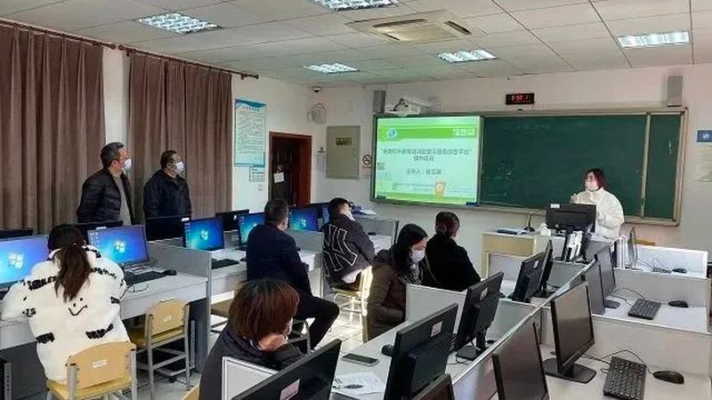 选择一个合适的加盟品牌是加盟成功的关键。可以从以下几个方面进行考察：